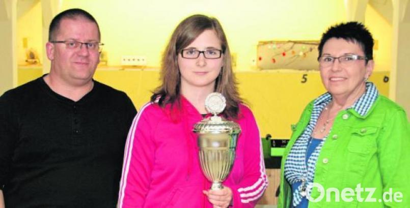 Edeltraud Kaßeckert Gesamtsiegerin beim Osterschießen der Frauenreuther