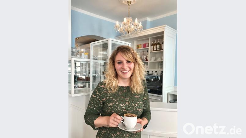 Ein Herz hat Sabrina Lorenz nicht nur im Kaffee, sondern auch für ihr Café und ihr Personal.	Bild: Lorenz
