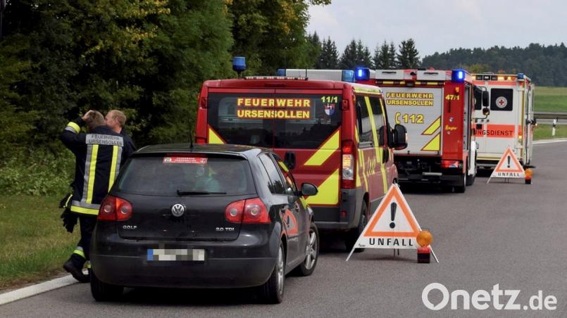 Auch der Unfall vom Montag an der Autobahn kommt vor: Die Ursensollener Feuerwehr führt eine Woche lang Tagebuch auf Facebook.	Bild: FFW Ursensollen