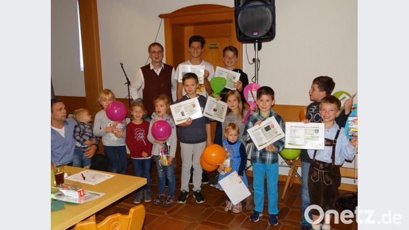 Neben den Preisen erhalten die Sieger des Luftballonweitflug-Wettbewerbs auch Karten, auf denen der Fundort  eingezeichnet ist. 	Bild: mld
