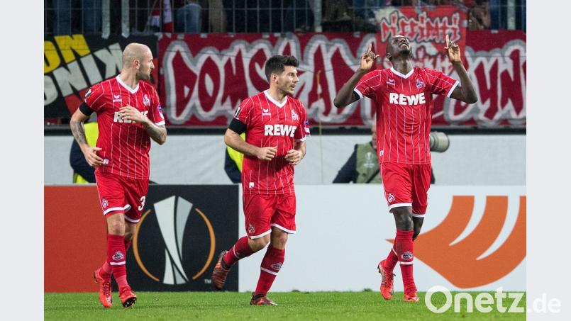 Der Kölner Torschütze Sehrou Guirassy (rechts) jubelt nach seinem Siegtreffer. Die Teamkollegen Matthias Lehmann (links) und Milos Jojic freuen sich einen Tick dezenter.	Bild: Marius Becker/dpa