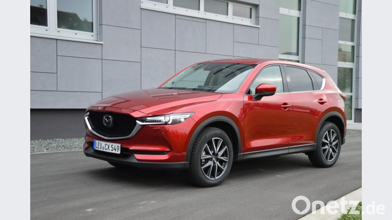 Starker Aufritt: Der CX-5 greift mit der Chromumrandung des Kühlergrills das Markenlogo auf.	Bilder: Ascherl (3)