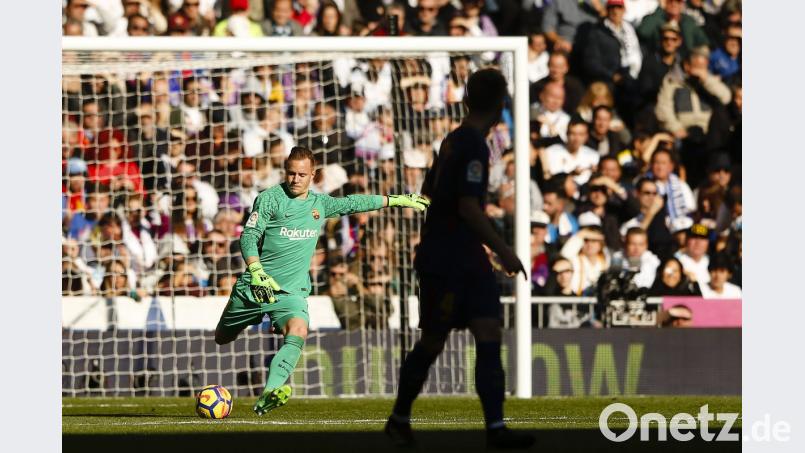 Deutschlands Torhüter Nummer zwei, Marc-André ter Stegen (links), hielt im Clásico gegen Real Madrid den Kasten des FC Barcelona sauber. 

		Bild: Enrique de la Fuente/dpa