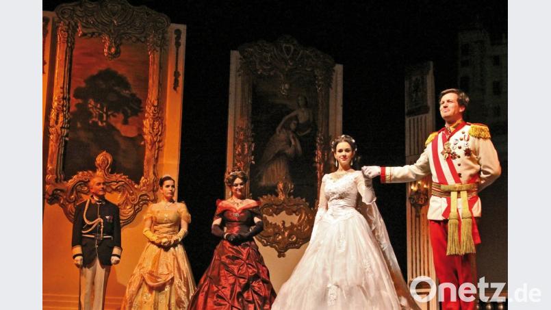 Eine Wiedersehen mit Sissi im Musical und jede Menge prächtiger Kostüme: Das gibt es am 26. Januar in Neunburg. 	Bild. exb