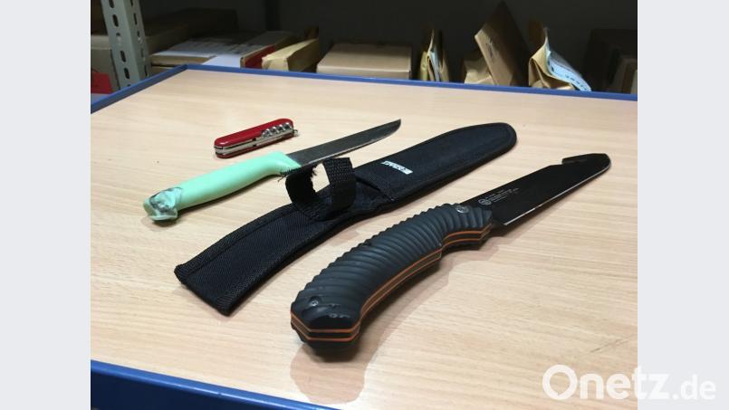 Kleines Sortiment: die vom Beschuldigten benutzten Messer. 	Bild: ca