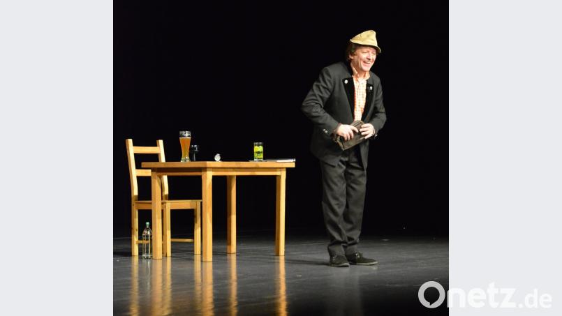 Frank-Markus Barwasser in seiner Rolle als Erwin Pelzig mit gewohntem Outfit.