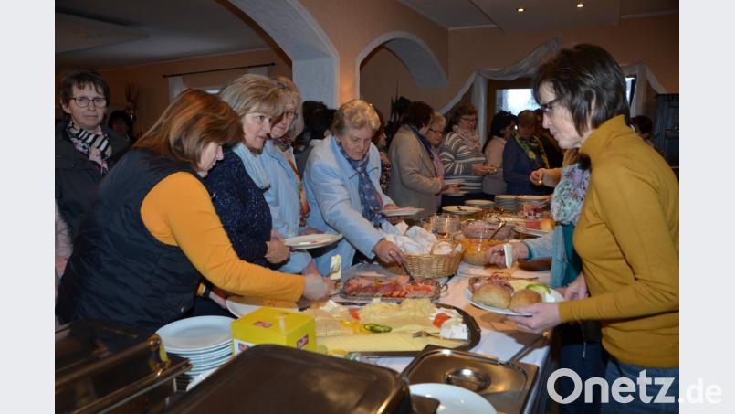 Beim Landfrauenfrühstück wurden im Gasthof &quot;Schloßwirt&quot; leckere Sachen aufgetischt.