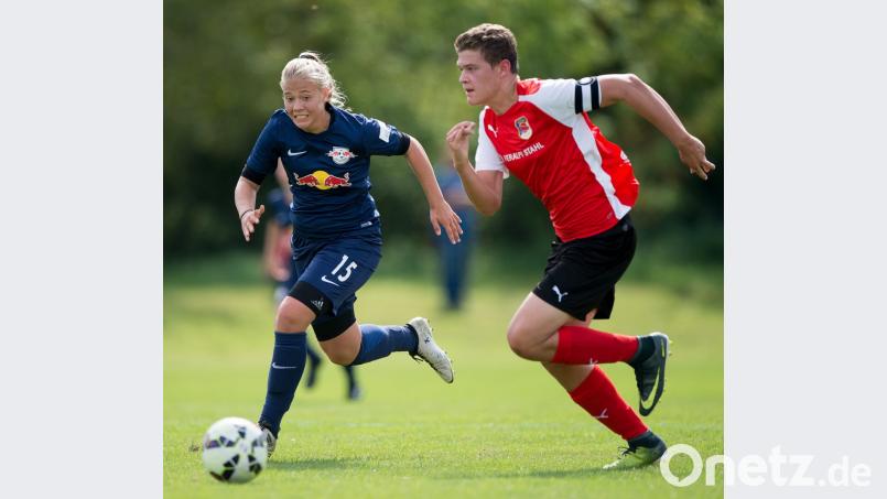 Mädchen gegen Buben - für die Spielerinnen von RB Leipzig nichts Außergewöhnliches. Bei den Sachsen gehört es zum Konzept, die Mädchenteams am Spielbetrieb der männlichen Jugend teilnehmen zu lassen. 	Bild: RB Leipzig