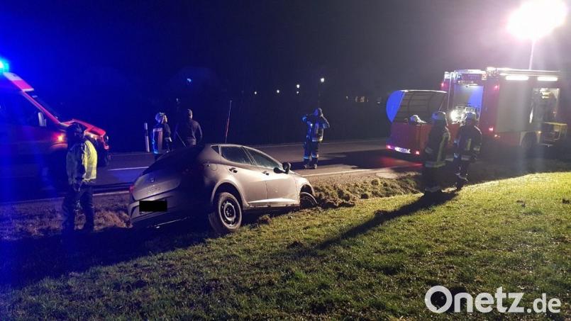Der Seat-Ibiza einer 66-Jährigen aus dem Gemeindebereich Oberviechtach blieb im Straßengraben stecken. Ein örtliches Abschleppunternehmen zog das Fahrzeug mit einem Traktor heraus. Dobmayer