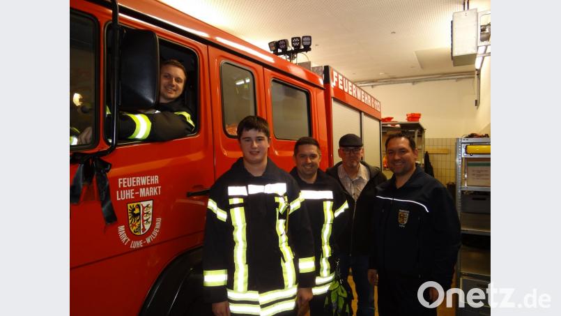 Wolfgang Paulus, Johannes Högler, Christoph Liebl, Fahrlehrer Günther Vogel und Kommandant Daniel Müller (von links), freuen sich, dass die Feuerwehr Luhe über genügend gut ausgebildete Fahrer verfügt. 	 Bild: mld