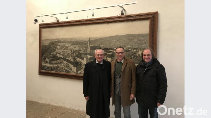 Bei einem Besuch im Stift Zwettl durfte die Delegation aus Waldsassen die Kontakte vertiefen. Von links Altabt Wolfgang Wiedermann zusammen mit Bürgermeister und Projektkoordinator Harald Hertel.

	Bild: exb