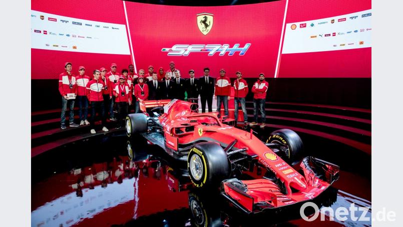 SF71H - so heißt ganz nüchtern der neue Rennbolide, den Ferrari am Donnerstag vorstellte. Fahrer Sebastian Vettel wird bis zum Saisonstart aber noch einen Kosenamen bekanntgeben.	Bild: Callo Albanese/dpa
