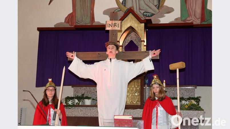 Mit großem schauspielerischem Talent überzeugten im vergangenen Jahr die Friedenfelser Ministranten beim Passionsspiel. Über 30 &quot;Lausbuben Gottes&quot; wirken am Sonntag wieder in der Pfarrkirche mit. 	Bild: bsc