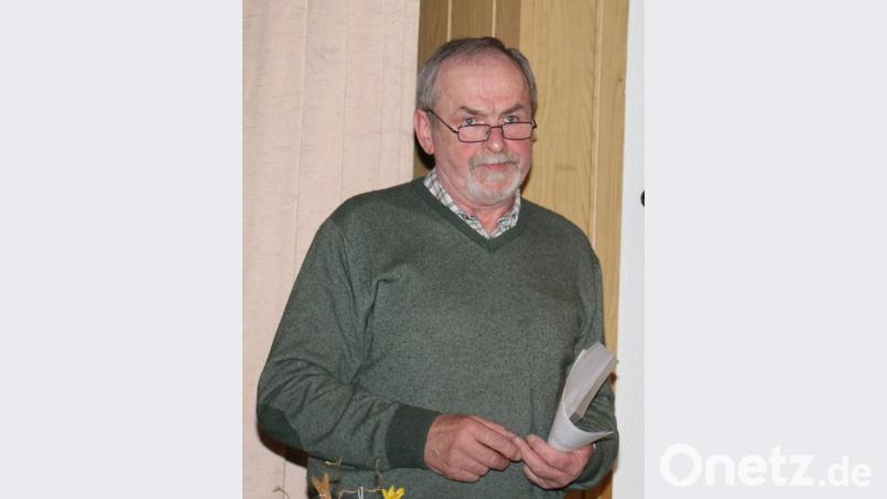 Jagdpächter Bruno Ponnath informiert die Jagdgenossen über die Afrikanische Schweinepest, deren Übertragungswege und wie man eine weitere Verbreitung unterbinden kann.