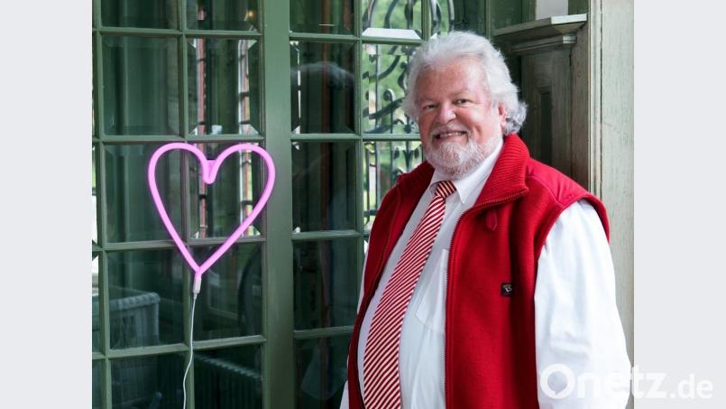 Der Nabburger Max Lobinger hat sich im &quot;Hotel Herzklopfen&quot; einquartiert. Sat.1 sendet diese sechsteilige Date-Doku der späten Liebe für die Generation 60plus ab 22. April.	Bild: Sat.1/Walter Wehner Sat.1/Walter Wehner