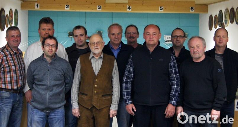 Die Vorstandschaft der SG Erheiterung mit Josef Schiener, Thomas Graf, Michael Baumgärtner, Stephan Demuth, Heinz Weber, Hubert Höfler, Rudolf Butschbach, Andreas Schmidbauer, Ernst Berger, Karl Baumgärtner und Hans Kern (von links).