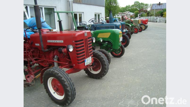 Die vorgefahrenen alten Schlepper, wie Hanomag, Lanz, Holder, Mc Cormick, Eicher und Güldner lockten gleich mehrere Zaungäste an.