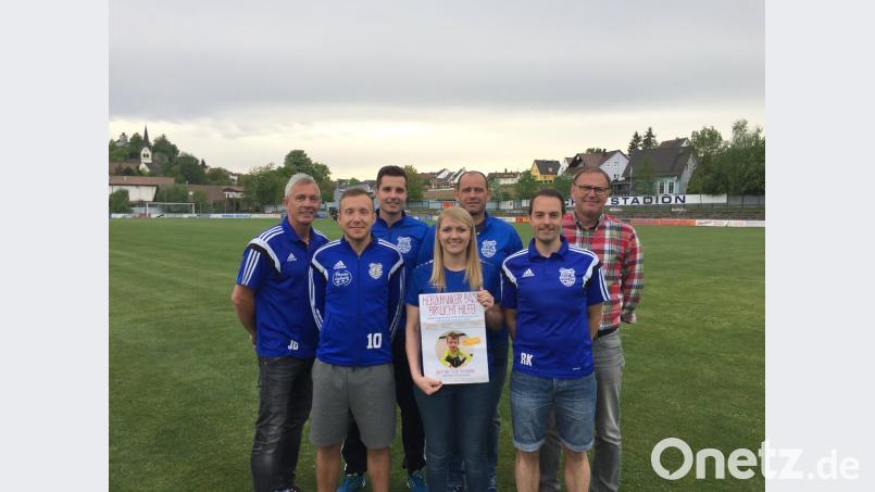Das TuS-Spenden-Team mit (von links) Spartenleiter Jürgen Drahota, Andreas Schwendner und Daniel Meindl vom Organisations-Team, 3. Spartenleiterin Nicole Wagner, Jugendleiter Christian Stöcklmeier, 2. Spartenleiter Rene Kutschenreiter sowie 2. Vorsitzender Manfred Seitz. 	Bild: kok
