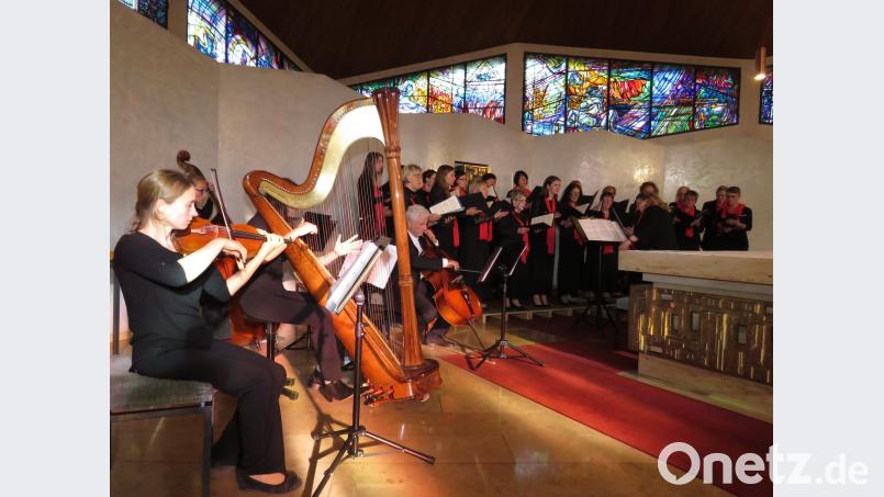 Mit instrumentaler Begleitung huldigte das Ensemble Kreuzer am Sonntag mit Liedern über die Gottesmutter dem schönen Monat Mai.
