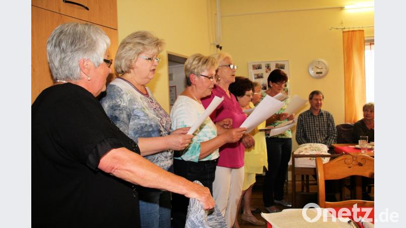 Das Organisationsteam  erfreute mit einer Walzerreise die Senioren