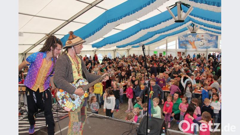 „Rodscha aus Kambodscha und Tom Palme“ sind am Pfingstmontag wieder auf dem Lorenzreuther Brückenfest zu Gast. Sicherlich zur Freude aller Kinder.