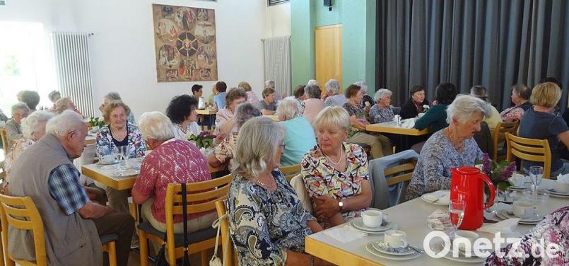 Erfreulich viele Gäste folgen der Einladung zum ersten Seniorentreffen in der Pfarrgemeinde St. Marien im Rothenstädter Pfarrheim. Bild: rdo