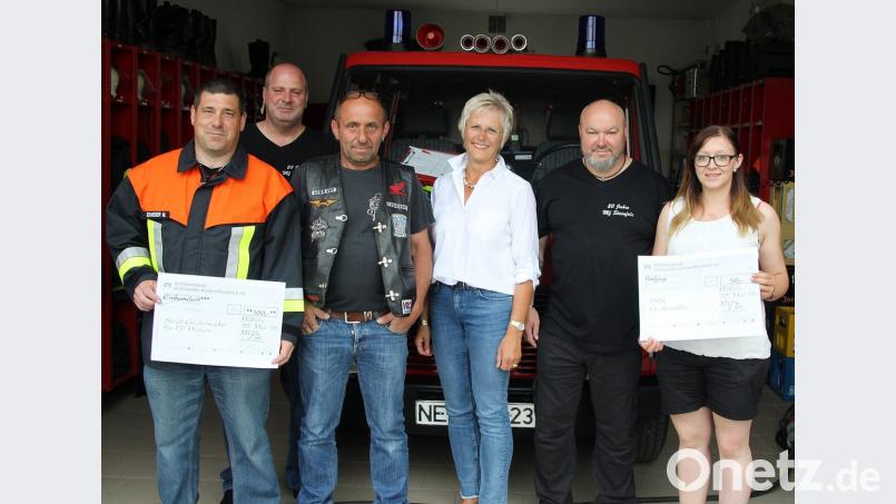 Der Erlös des Motorrad-Gottesdienstes in Hütten kann sich sehen lassen - da ist auch eine Spende in Höhe von 900 Euro für das Projekt &quot;Biker for Kids&quot; drin.  	Bild: jma