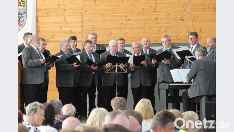 Die Gastgeber vom MGV Schwend/Kastl bei ihrem Vortrag. Bild: sis