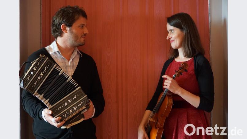 Die gebürtige Vohenstraußerin Susanne Hofmann und der Argentinier Matias Gonzalez leiten den Workshop beim "Tango-Festival". Bild: exb
