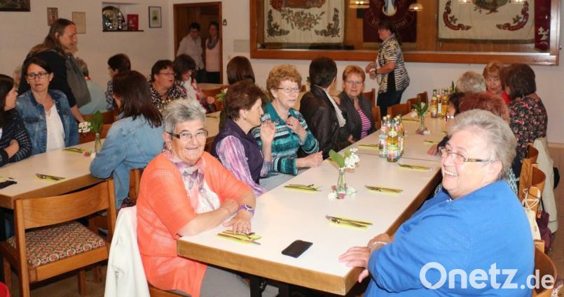 Zahlreiche Mütter nahmen die Einladung des Frauenbundes an und kamen zur Muttertagsfeier.