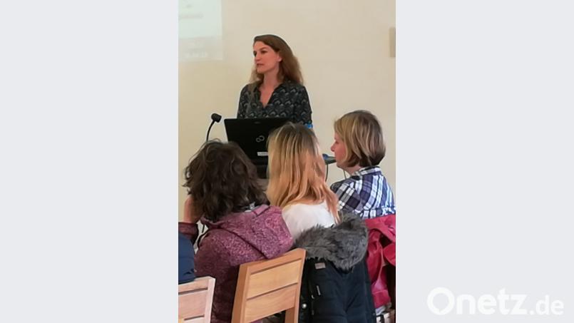 Diplom- und Medienpädagogin Cirta Rosbach warnt vor Cybermobbing.  
	Bild: exb