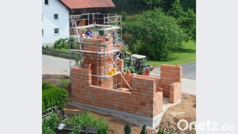 Als es begann: Das Bild von Maria Höcherl zeigt den Rohbau der Kapelle im Jahr 2006. Bild: exb