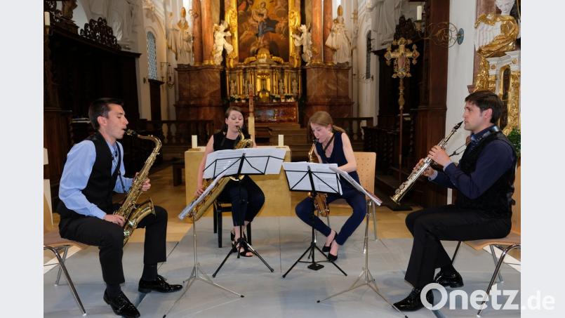 Mit dem Konzerttitel "Klangzauber" verspricht das "Ebonite Saxophone Quartet" nicht zu viel. In der Klosterkirche Speinshart erweist sich das Ensemble in internationaler Besetzung als Saxofon-Quartett der Spitzenklasse.  	Bild: do