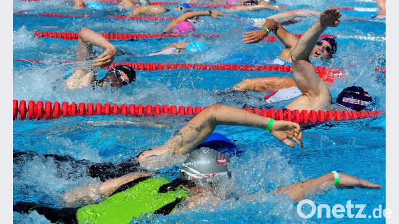 Bei der ersten Disziplin des Weidener Triathlons geht es im 50-m-Becken des Schätzlerbads sicher wieder eng zu. Die Jubiläumsveranstaltung findet am Samstag, 19. Mai, statt.  	Bild: G. Büttner