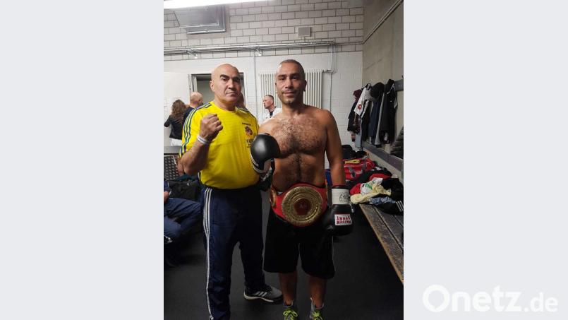 Doppelte Siegerfaust von Trainer Shamil Kerimov und seinem erfolgreichen Schützling Tamer Özavci (rechts).  	Bild: mzi