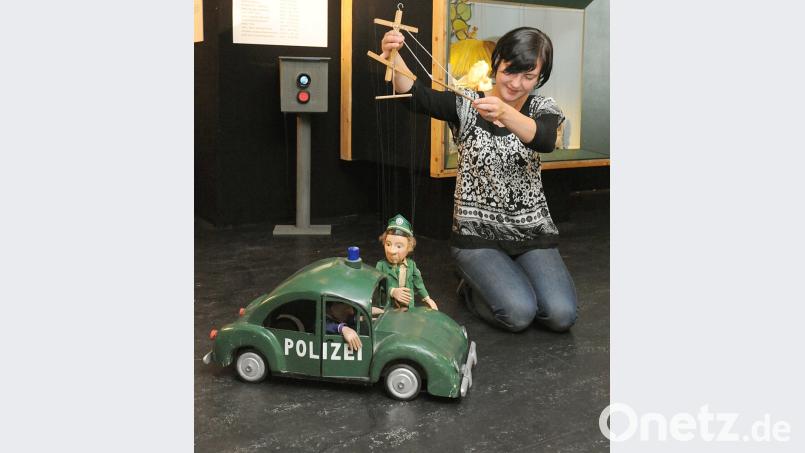 Nicht jeder, der sich als Polizist vorstellt, ist echt. Immer mehr Betrüger nutzen die Autorität der Beamten für ihre hinterhältigen Maschen. 	Archivbild: Stefan Puchner/dpa