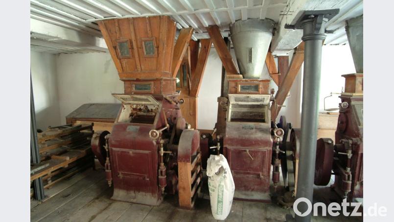 Jede Stunde gibt es in der Oedmühle Führungen durch die fünfgeschossige Kunstmühle mit vier Walzenstühlen, Trieur und stehendem Plansichter. Diese sind der Öffentlichkeit sonst nicht zugänglich. Die Oedmühle liegt direkt am Fünf-Flüsse-Radweg in der Gemeinde Weigendorf/Oed. Bild: Hartl
