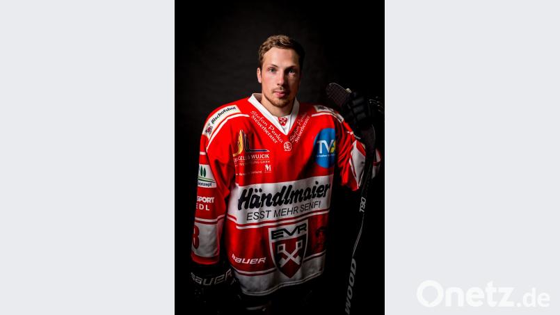 Marco Habermann, hier im Trikot des EV Regensburg, stürmt in der kommenden Saison für die Blue Devils Weiden. Bild: Melanie Feldmeier