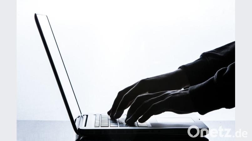 Beim Einkauf im Internet ist Vorsicht geboten - ganz besonders, wenn ein Anbieter Zahlung per Überweisung verlangt. Silas Stein/dpa