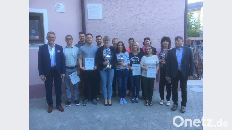 Die Sieger bei den Kegel-Stadtmeisterschaften im Bereich Hobby-Kegler, Einzel und Mannschaft.  	Bild: hä