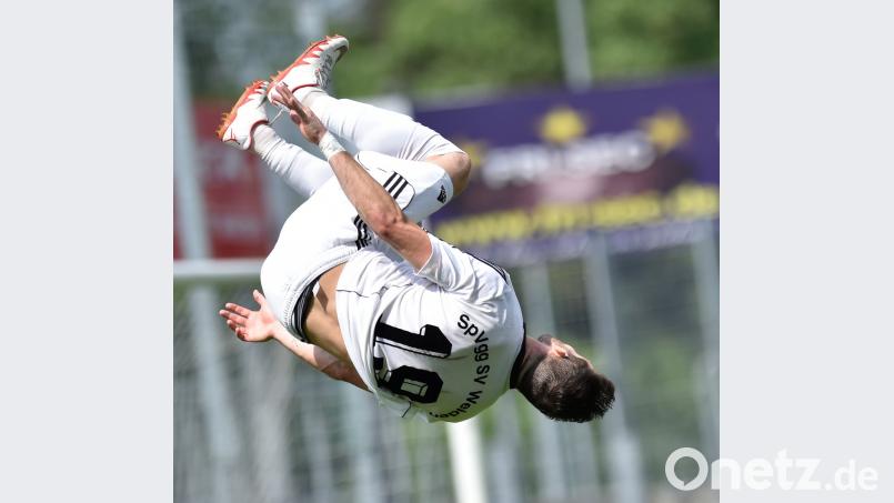 Der Weidener Ondrej Brusch traf beim 3:1-Sieg gegen die Würzburger Kickers II zweimal. Auch nach dem Schlusspfiff in Hof möchte der SpVgg-SV-Spieler wieder einen Salto, dann für den Klassenerhalt, auf den Rasen zaubern.  
	Bild: A. Schwarzmeier