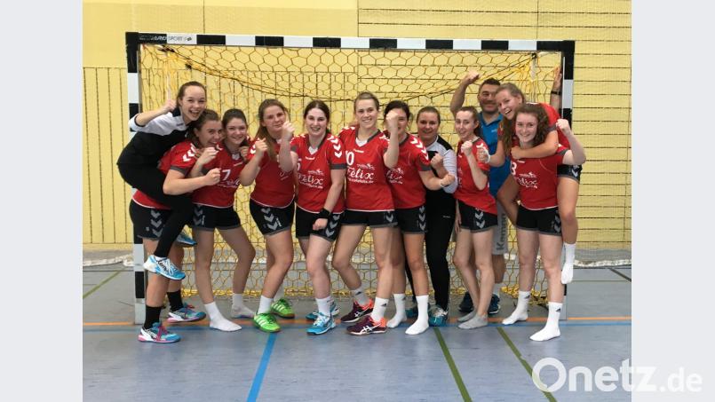 Jubel bei den Neunburger Handballerinnen: Sie haben sich erneut für die zweithöchste bayerische Liga qualifiziert und gehören damit zu den 26 besten Teams bei den A-Jugendlichen im Freistaat. Bild: ghw