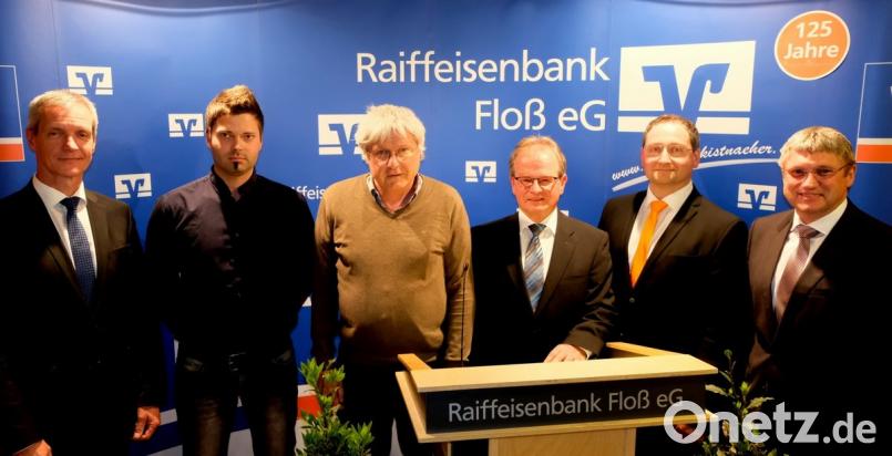 Nach der Neu- und Ergänzungswahl im Aufsichtsrat setzen sich Vorstand und Aufsichtsrat folgendermaßen zusammen: (von links) Vorstand Josef Völkl, Johannes Reinl, Martin Müller, Wolfgang Weig, Thomas Stetter und Vorstandsvorsitzender Jürgen Schnappauf.  	Bild: le