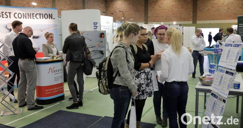 Am Career Day der Hochschule ist traditionell viel los - dieses Jahr stellt keine Ausnahme dar.  	Bild: Steinbacher