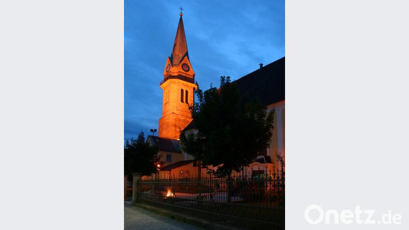 Die Erbendorfer Pfarrkirche Mariä Himmelfahrt ist Schauplatz einer ungewöhnlichen Veranstaltung zu einer ungewohnten Zeit. 	Bild: njn
