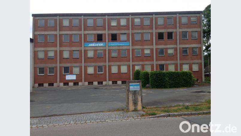 Das ehemalige Gebäude von Papier Meichner wird zu einem Wohnhaus mit 19 Einheiten umgebaut	Bild: adj