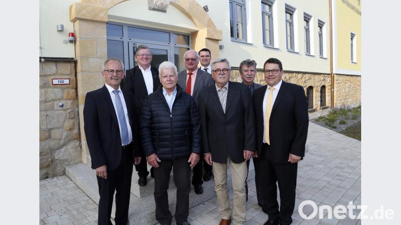 Sie alle trugen oder tragen Verantwortung: Harald Bemmerl, Alfred Jäger, Horst Kaindl, Volker Liedtke, Thomas Ebeling, Max Politzka, Jakob Scharf und Thomas Falter erinnerten an die Gründung der VG Wackersdorf-Steinberg am See vor 40 Jahren. Hösamer