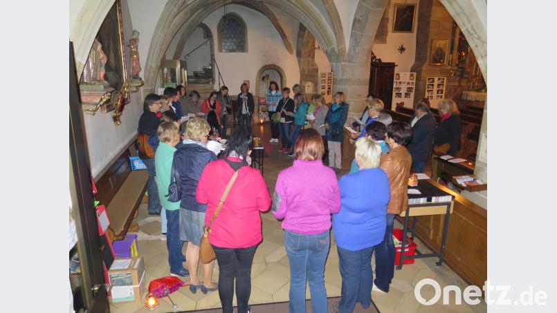 <p>Lass dich leiten vom Licht, das dir leuchtet&amp;ldquo; begann das gemeinsame Gebet im Eingangsbereich der Stadtpfarrkirche.</p>
 jzk