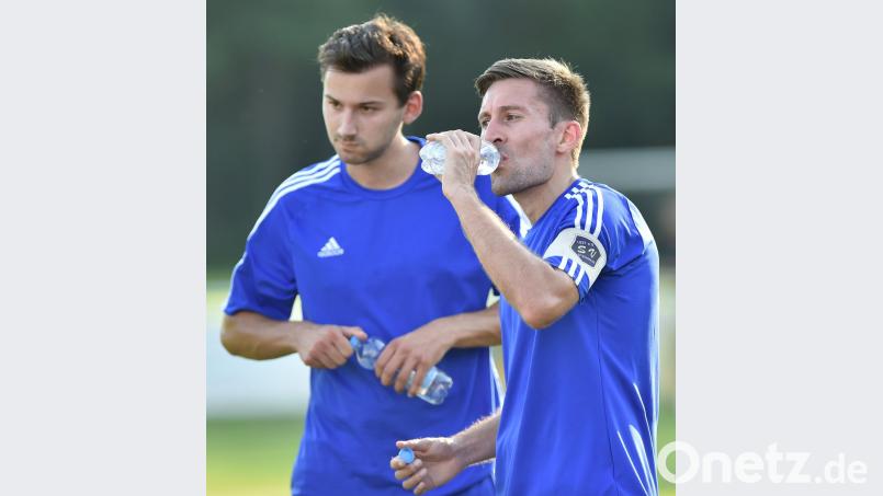 Noch ein Schluck aus der Pulle, dann geht's für den SV Etzenricht in die Relegation.