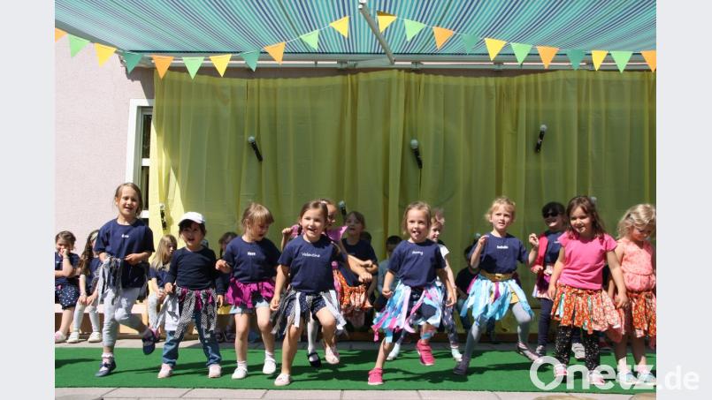 "Die Kids der Kindertagesstätte St. Vitus haben es musikalisch drauf!" Davon überzeugten die knapp 60 Kinder im Alter zwischen sechs Monaten und sieben Jahren aus zwei Kindergartengruppen und der hausintegrierten Kinderkrippe ihr großes Publikum mit grandiosen Musikdarbietungen.